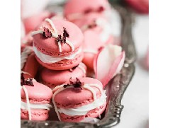滿滿花香果香的玫瑰覆盆子馬卡龍，酥脆又香甜