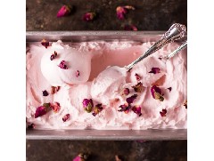 冰冰涼涼的玫瑰冰淇淋，超濃郁！